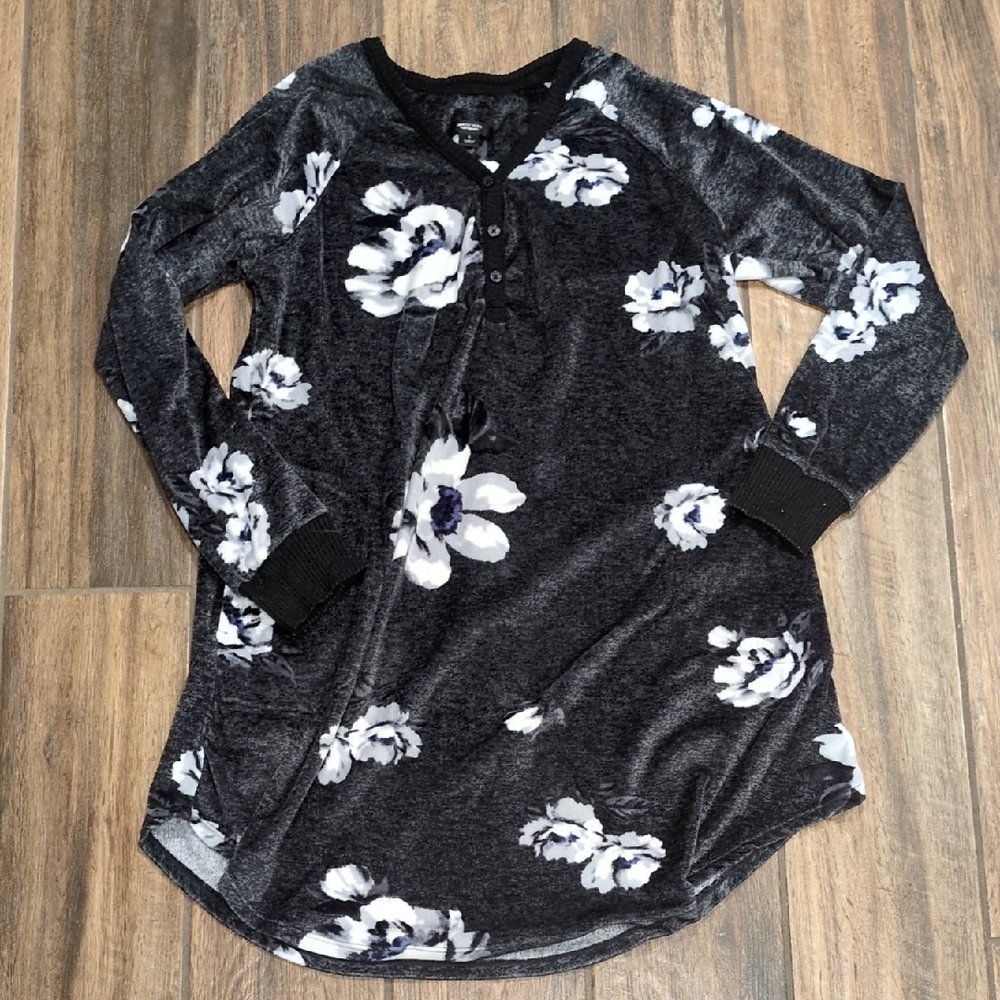 Simply Vera By Vera Wang Small Black Fleece Floral Night Gown with Pockets